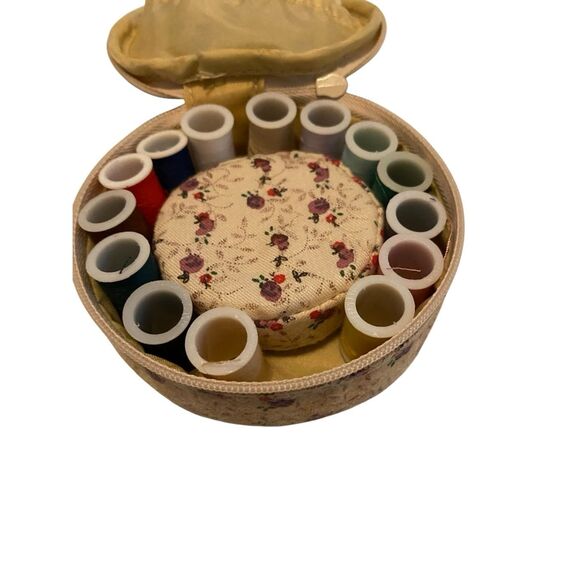 Vintage Floral Travel Sewing Kit Pin Cushion Thread Scissors Accessories Crafts - Picture 7 of 13